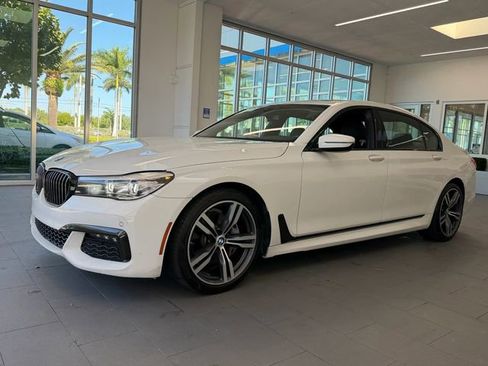 Used 2019 BMW 740i w/ M Sport Package RWD image 3