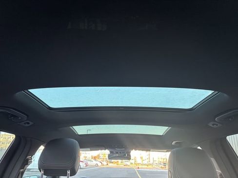 Used 2021 Mercedes-Benz GLC 300 4MATIC image 21