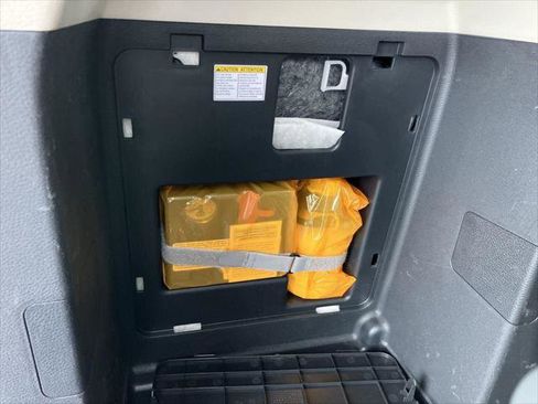 Certified 2023 Toyota Sienna Platinum image 36