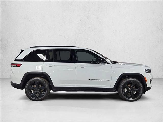 Used 2024 Jeep Grand Cherokee Limited w/ Luxury Tech Group II AWD/4WD image 4