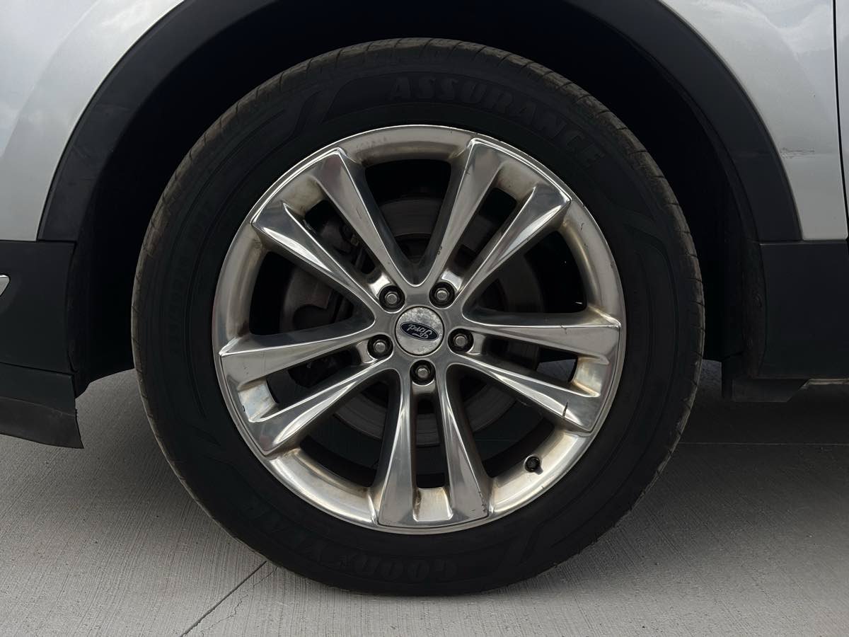 Used 2019 Ford Explorer XLT w/ Equipment Group 202A AWD/4WD image 26