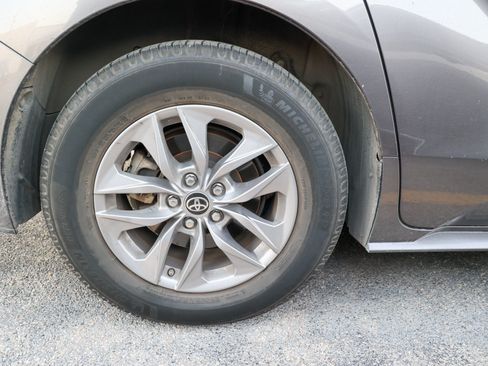 Used 2022 Toyota Sienna XLE FWD image 12