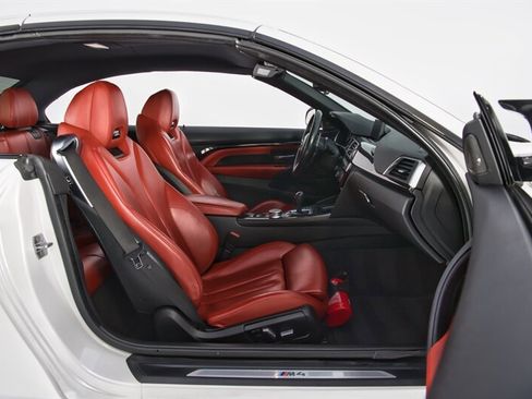 Used 2018 BMW M4 Convertible RWD image 29