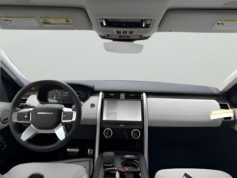 New 2025 Land Rover Discovery Dynamic SE image 31