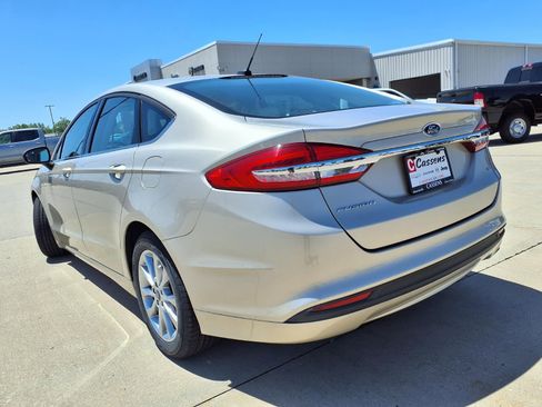 Used 2017 Ford Fusion SE FWD image 26