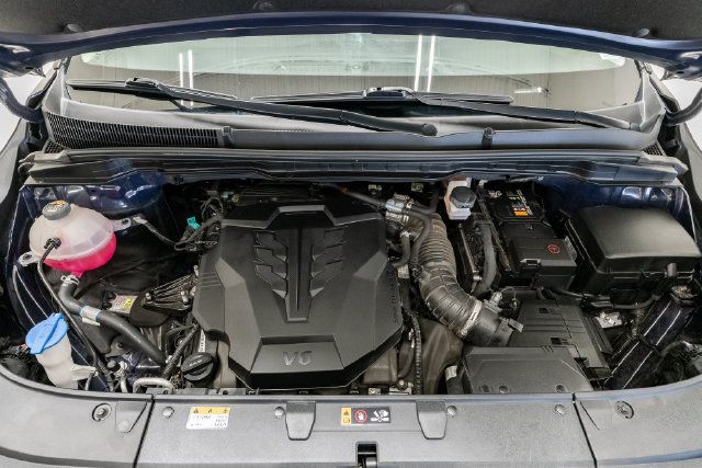Certified 2025 Kia Carnival FWD image 3