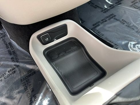 Used 2019 Chrysler Pacifica L FWD image 26