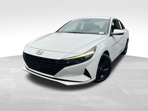 Used 2023 Hyundai Elantra SEL w/ Cargo Package FWD image 9