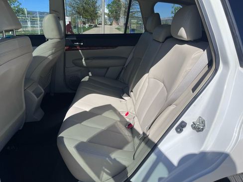 Used 2012 Subaru Outback 2.5i Limited w/ Moonroof Pkg AWD/4WD image 15