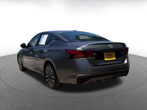 Used 2025 Nissan Altima 2.5 SV FWD image 10