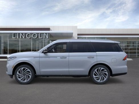 New 2026 Lincoln Navigator Reserve AWD/4WD image 3