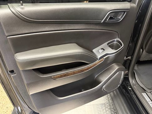 Used 2018 Chevrolet Suburban LT image 17