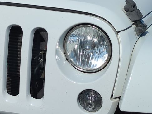 Used 2014 Jeep Wrangler Sahara w/ Dual Top Group AWD/4WD image 10