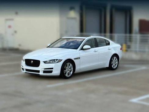 Used 2017 Jaguar XE Premium RWD image 3