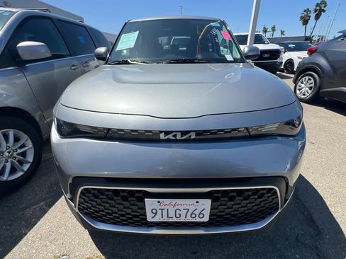 Used 2023 Kia Soul LX w/ LX Technology Package image 2