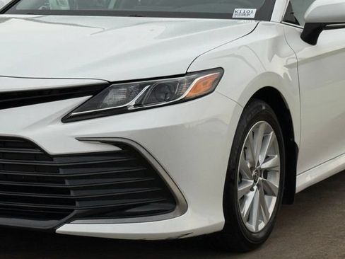Used 2021 Toyota Camry LE w/ Cold Weather Package FWD image 11