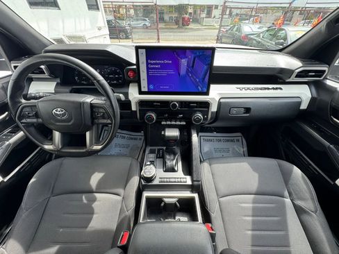 Used 2024 Toyota Tacoma TRD Off-Road image 19