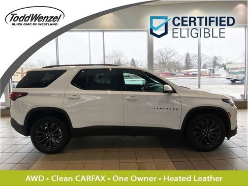 Used 2023 Chevrolet Traverse RS image 1