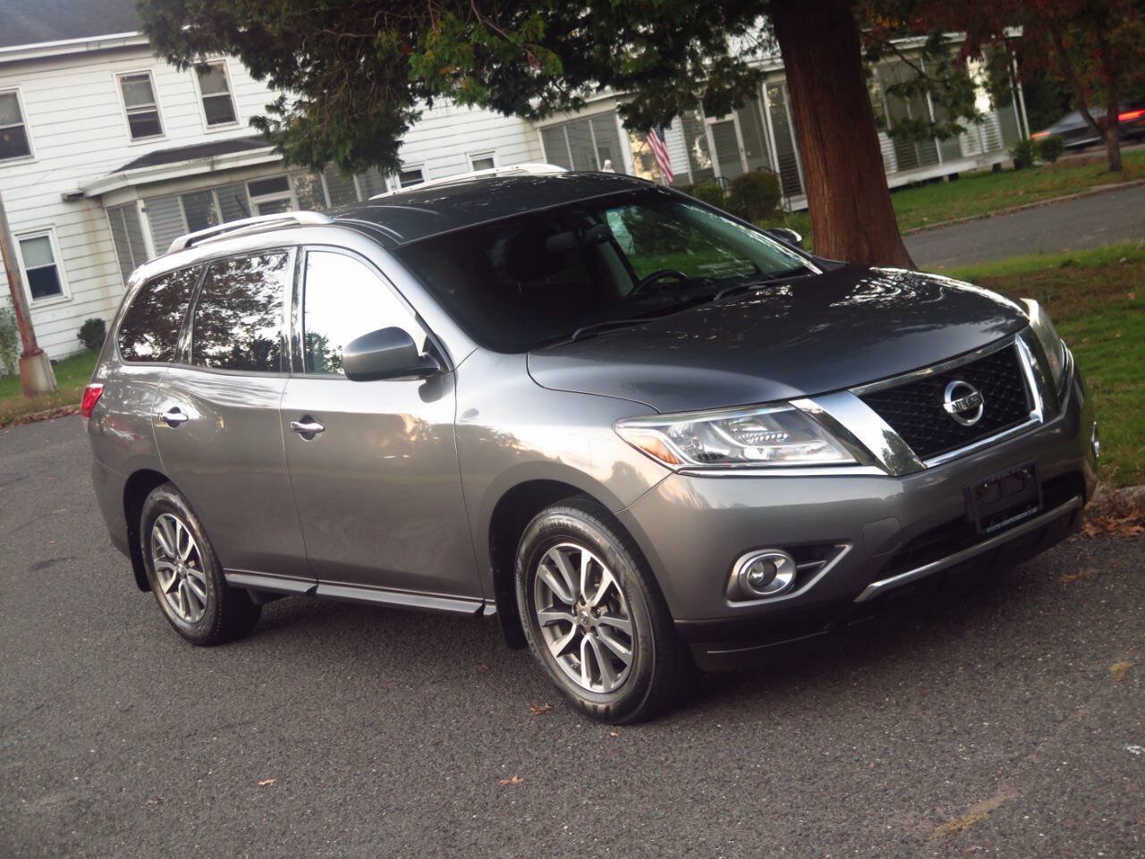 Used 2015 Nissan Pathfinder SV w/ Trailer Tow Package FWD image 32
