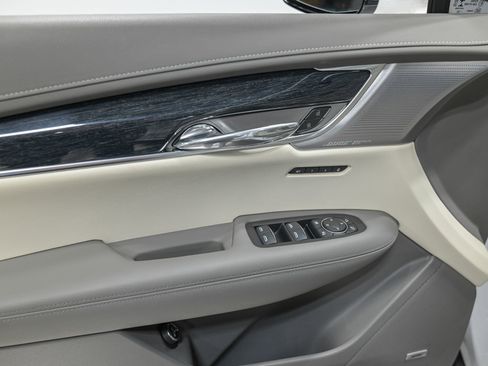 Used 2023 Cadillac XT6 Premium Luxury image 13