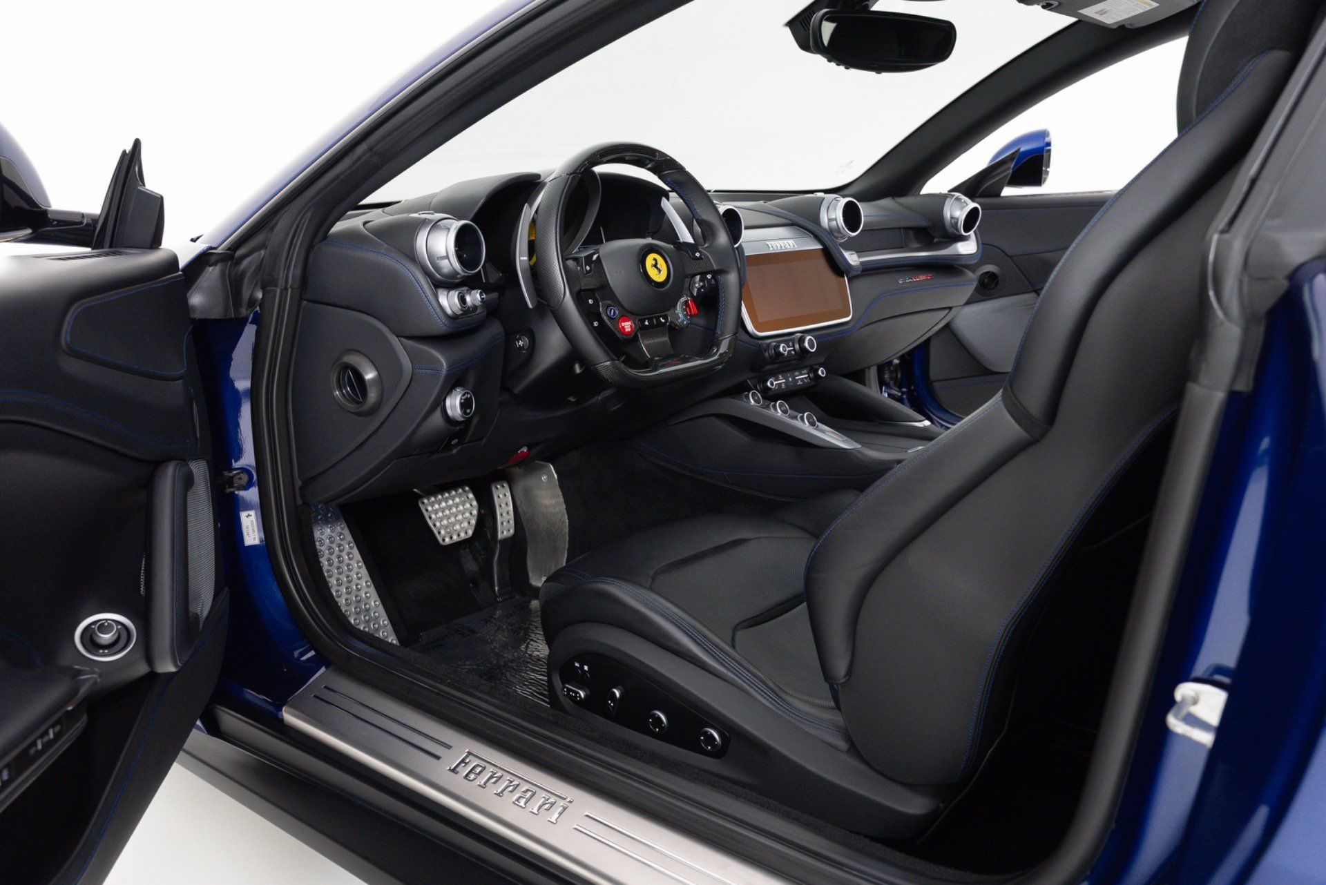 Used 2019 Ferrari GTC4Lusso T RWD image 15