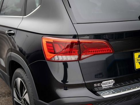 Used 2023 Volkswagen Taos SE image 9