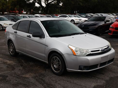 Used 2010 Ford Focus SE image 15