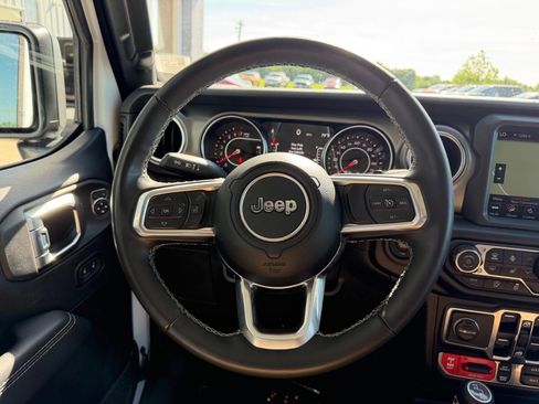 Used 2022 Jeep Wrangler Unlimited Rubicon w/ Cold Weather Group AWD/4WD image 11