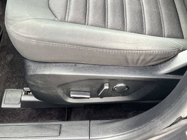 Used 2018 Ford Fusion SE w/ Fusion SE Technology Package FWD image 16