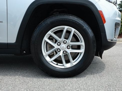 Used 2023 Jeep Grand Cherokee L Laredo RWD image 5