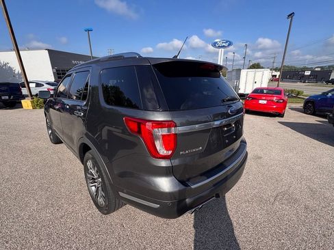 Used 2019 Ford Explorer Platinum AWD/4WD image 3