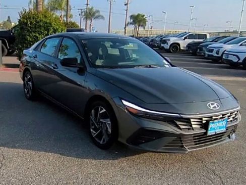 Used 2025 Hyundai Elantra Sport image 2