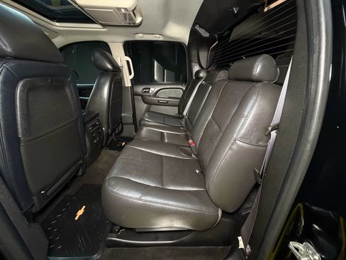 Used 2013 Chevrolet Avalanche LTZ image 16