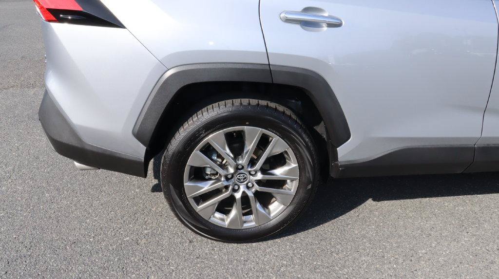 Used 2025 Toyota RAV4 Limited w/ Advanced Technology Package AWD/4WD image 15