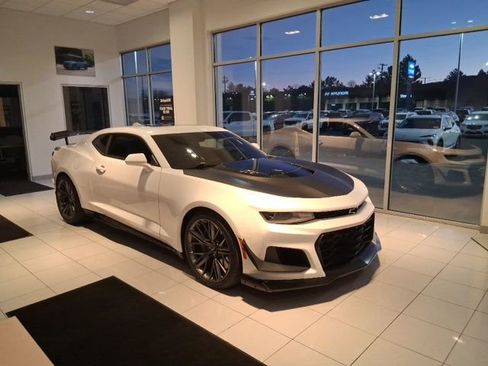 Used 2022 Chevrolet Camaro ZL1 image 1