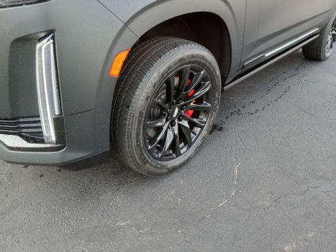 Used 2024 Cadillac Escalade Sport Platinum w/ LPO, ONYX Package image 6