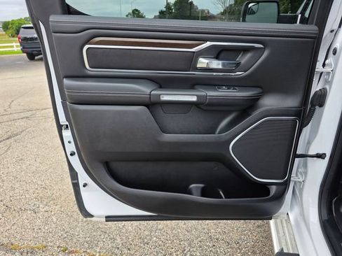 Used 2021 RAM 1500 Laramie AWD/4WD image 18