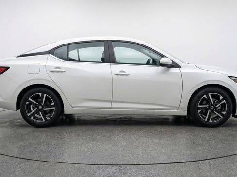 Used 2025 Nissan Sentra SV FWD image 11