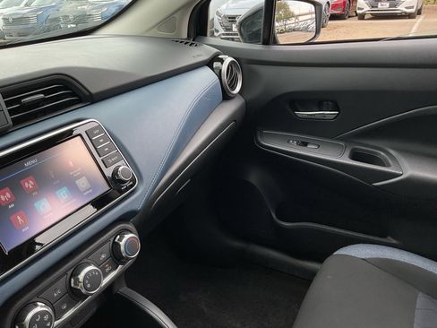 Used 2025 Nissan Versa SV image 34