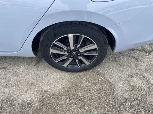 Used 2025 Nissan Versa SV image 30