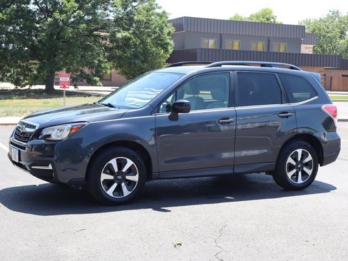 Used 2017 Subaru Forester 2.5i Limited AWD/4WD image 10