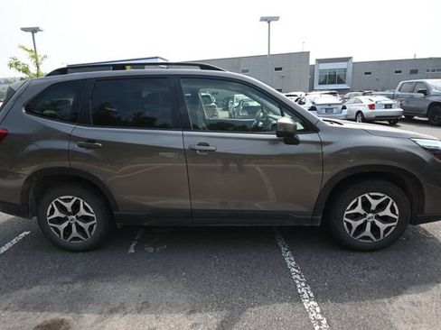 Used 2020 Subaru Forester Premium w/ Popular Package #1 AWD/4WD image 6