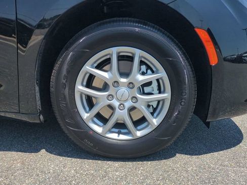 New 2027 Chrysler Pacifica LX FWD image 11