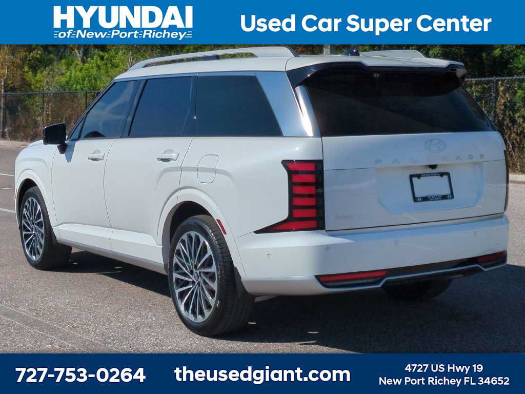 Used 2027 Hyundai Palisade Calligraphy FWD image 3
