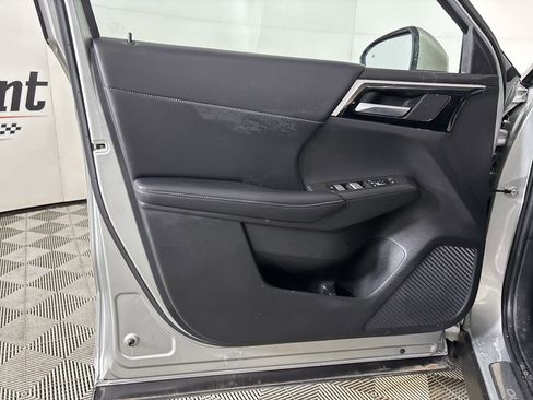 Used 2024 Mitsubishi Outlander SE image 8