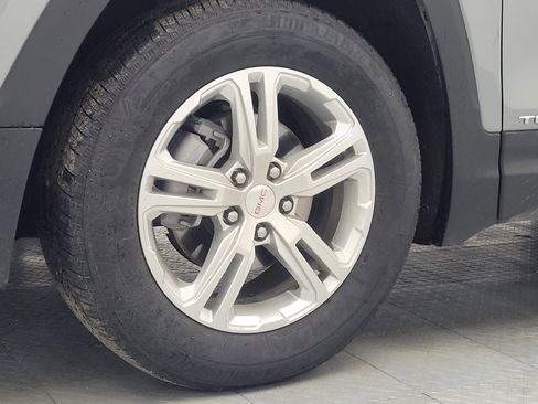 Used 2024 GMC Terrain SLE image 31