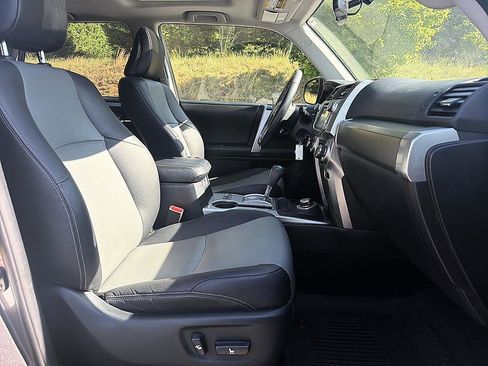 Used 2018 Toyota 4Runner SR5 Premium AWD/4WD image 21