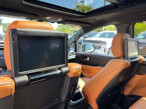 Used 2023 Chrysler Pacifica Pinnacle FWD image 64