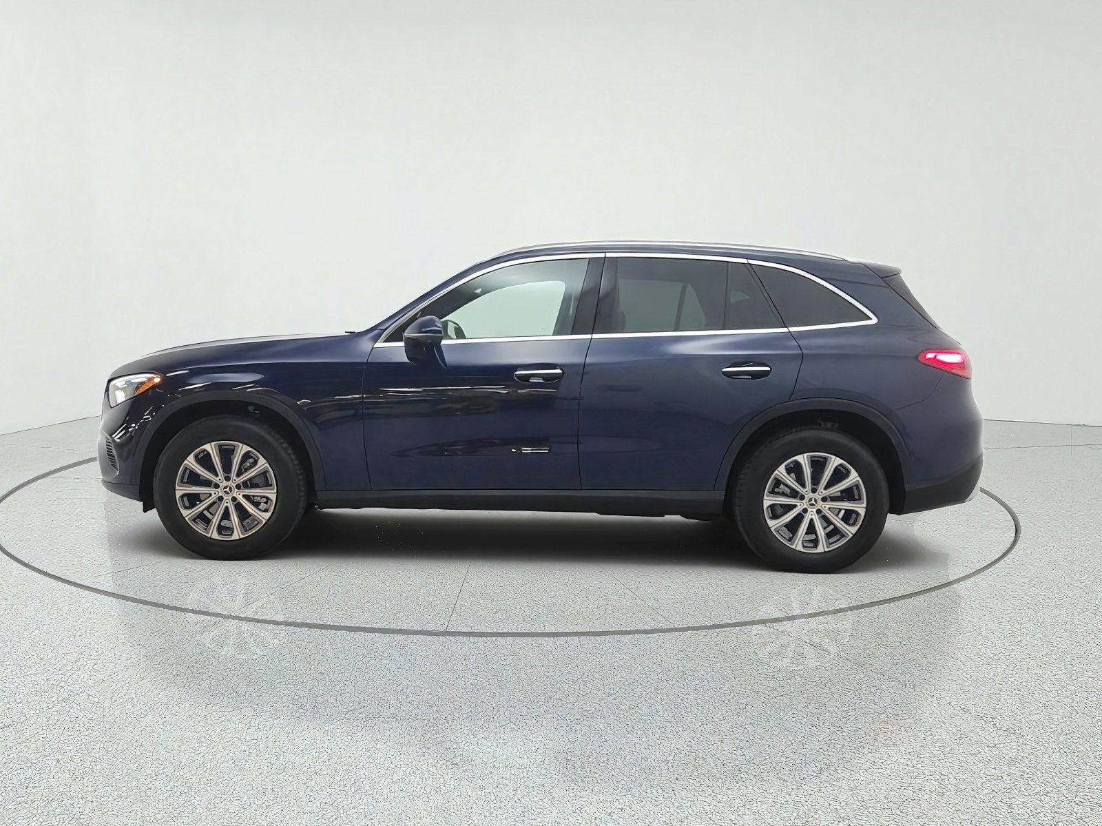 Used 2024 Mercedes-Benz GLC 300 4MATIC image 8