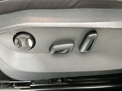 Certified 2022 Volkswagen Taos SE image 17